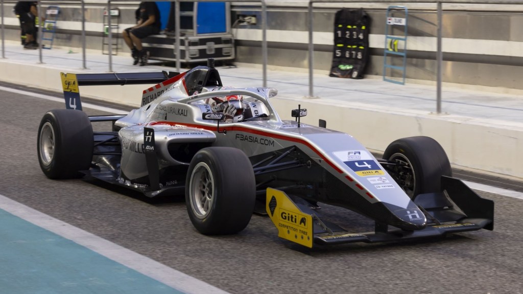 Gabriele Mini driving through the pitlane in a FRAC Hitech car 