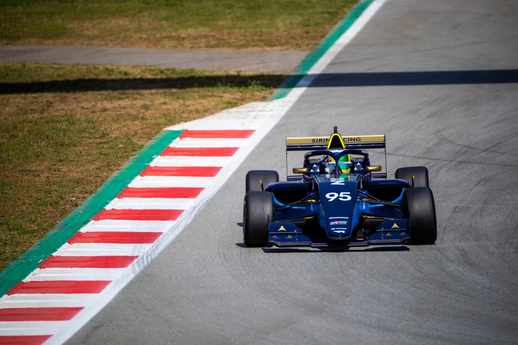 Beitske Visser is preparing for W Series' debut in Asia by cycling in a sauna to acclimatise to the Singapore heat