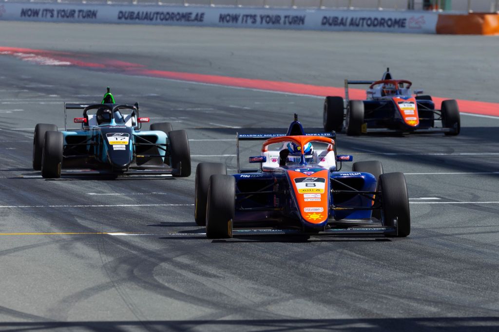 Keanu Al-Azhari battles with Tuukka Taponen for the lead in Race 3.