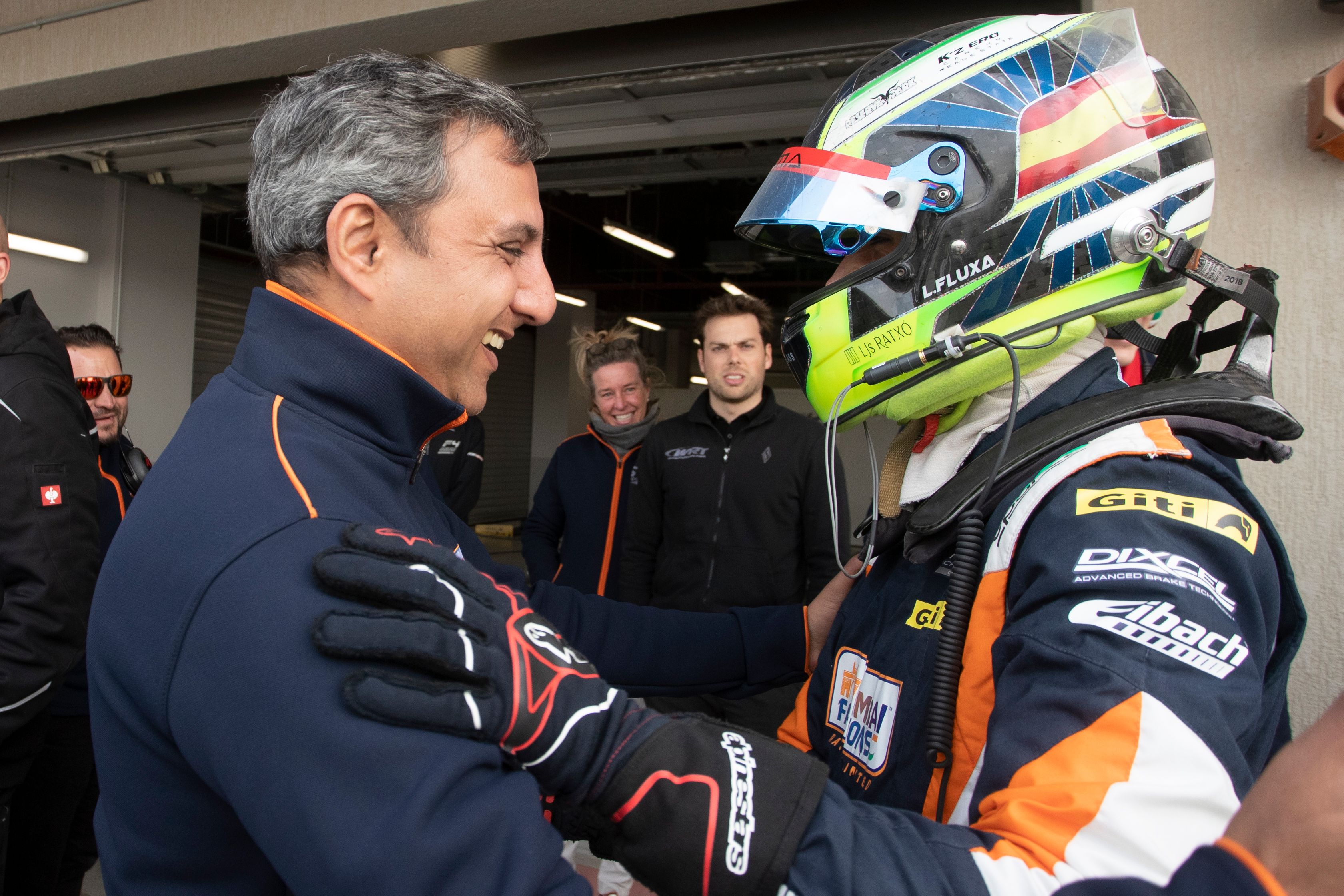 Fluxá celebrating with his team