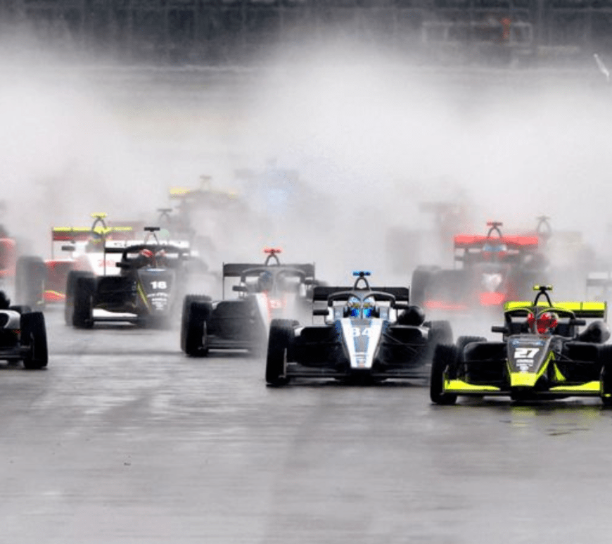 Cars in the wet at the race start