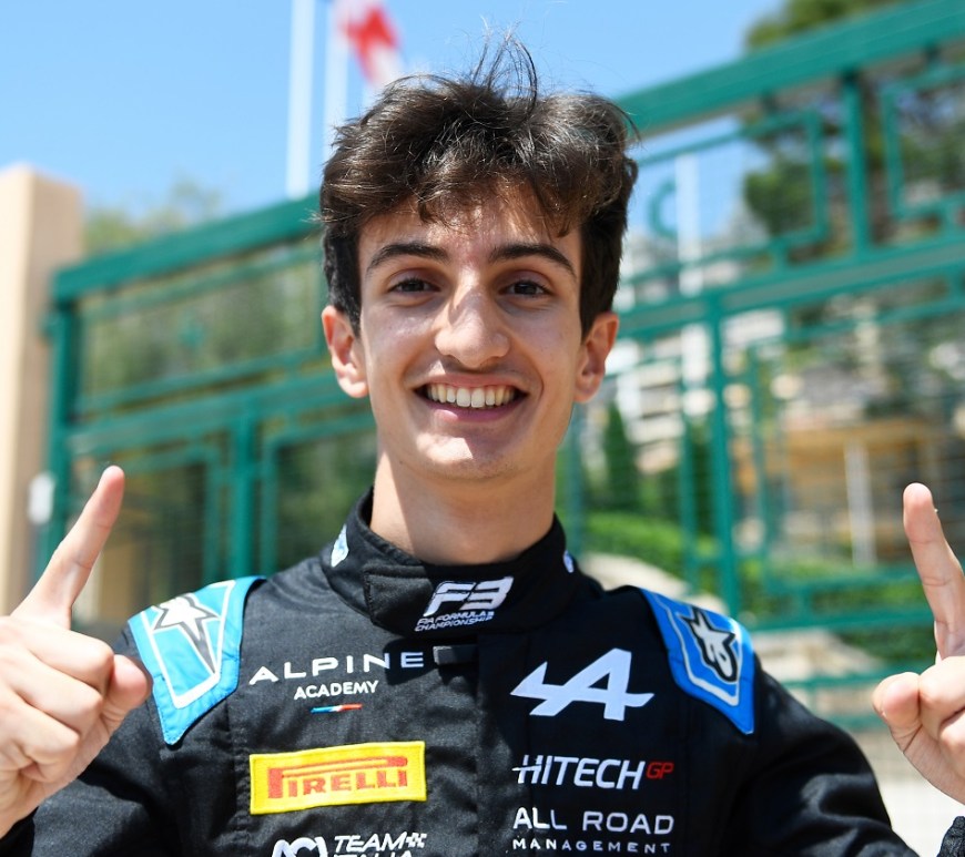 Gabriele Minì smiles with two index fingers in the air