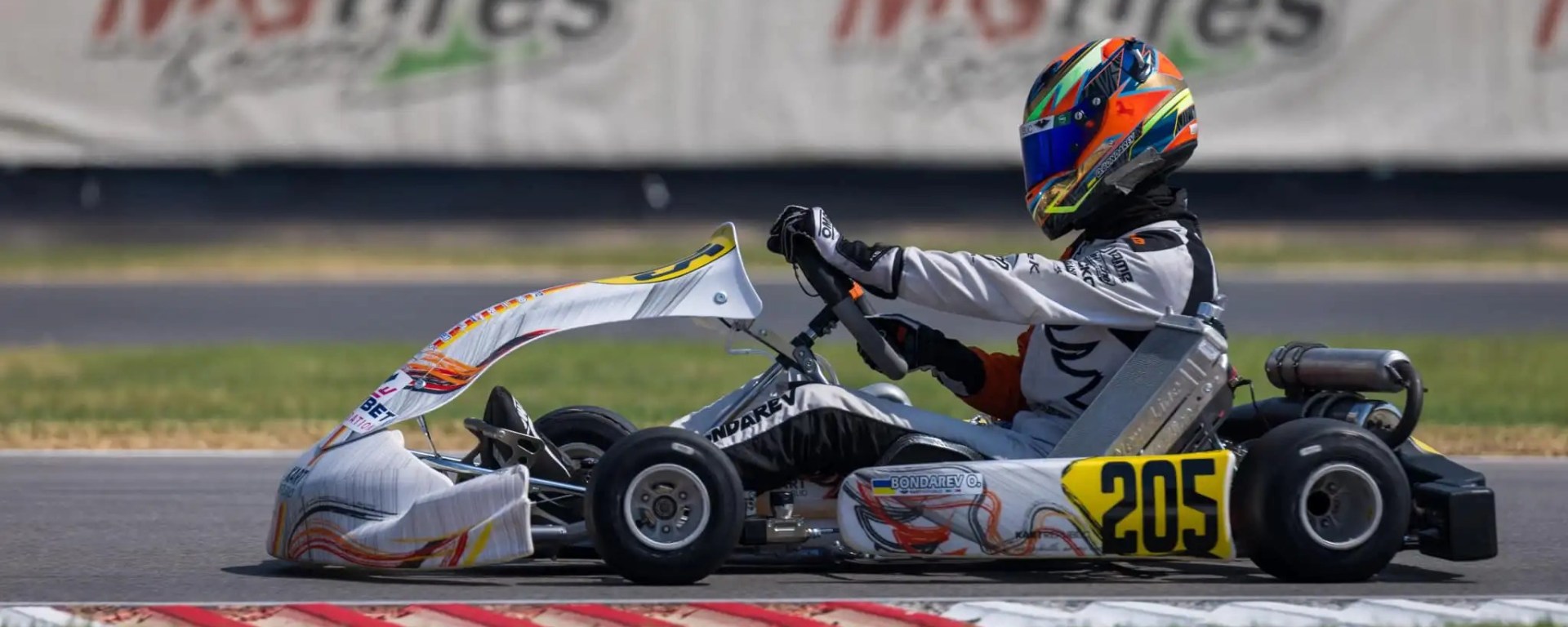 Oleksandr Bondarev racing a white kart