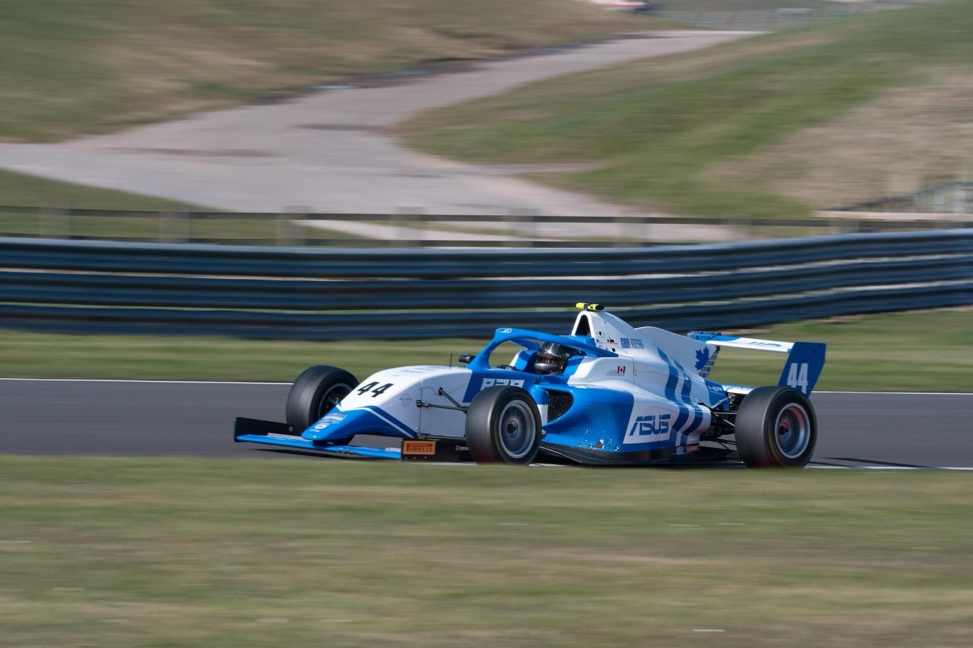 A race car on a track

AI-generated content may be incorrect.