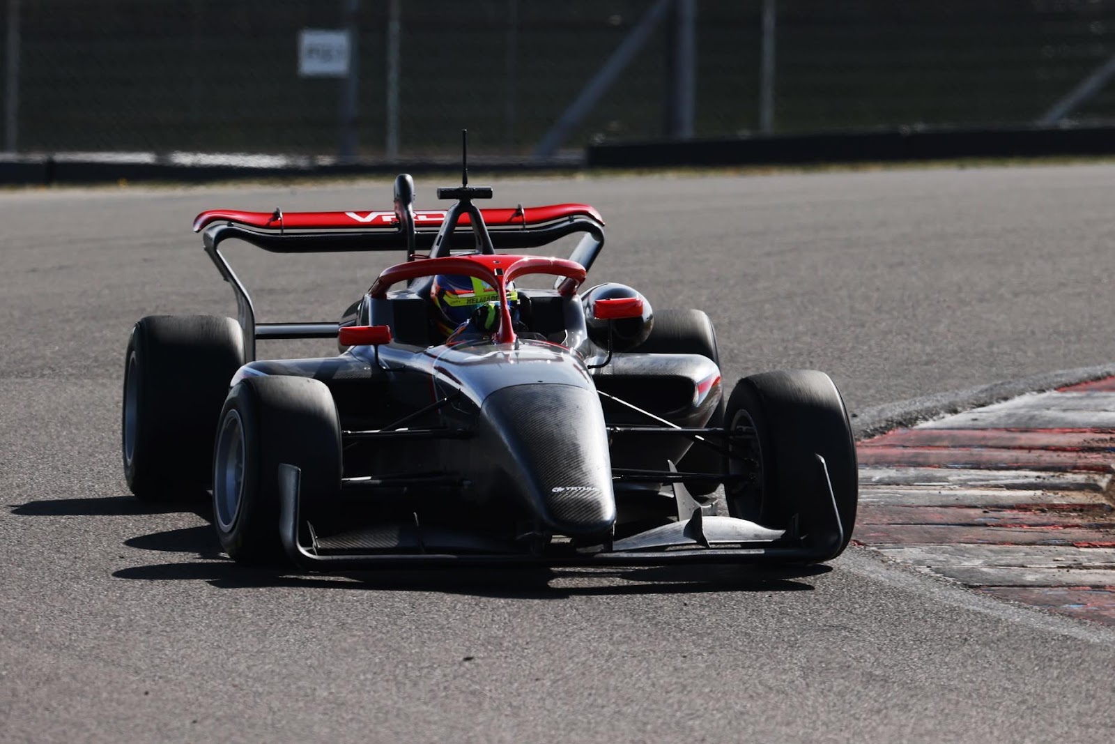 A race car on a track

AI-generated content may be incorrect.