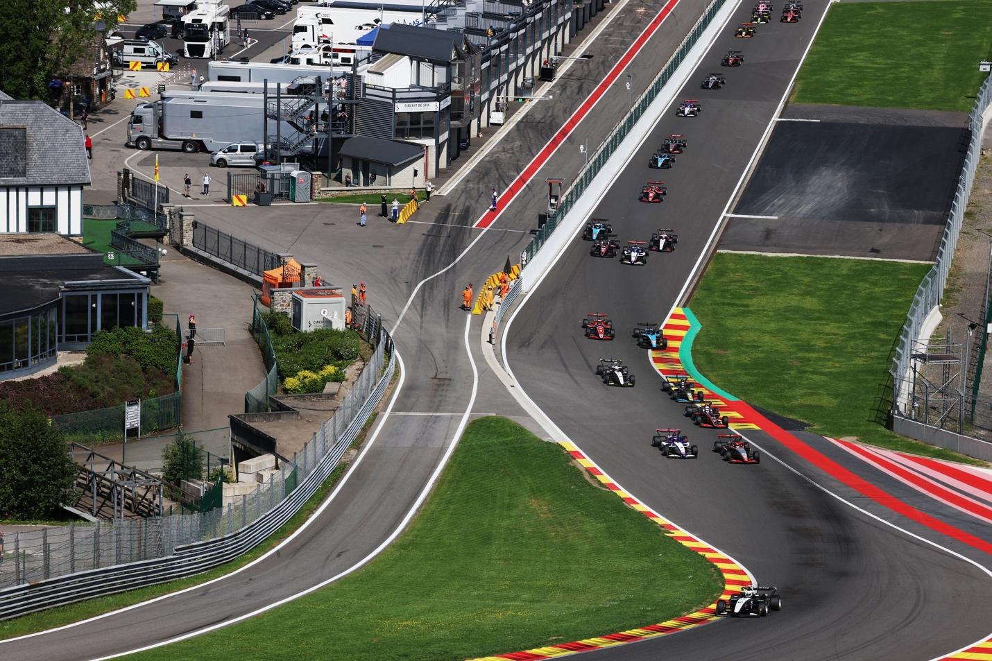 A race track with cars and grass